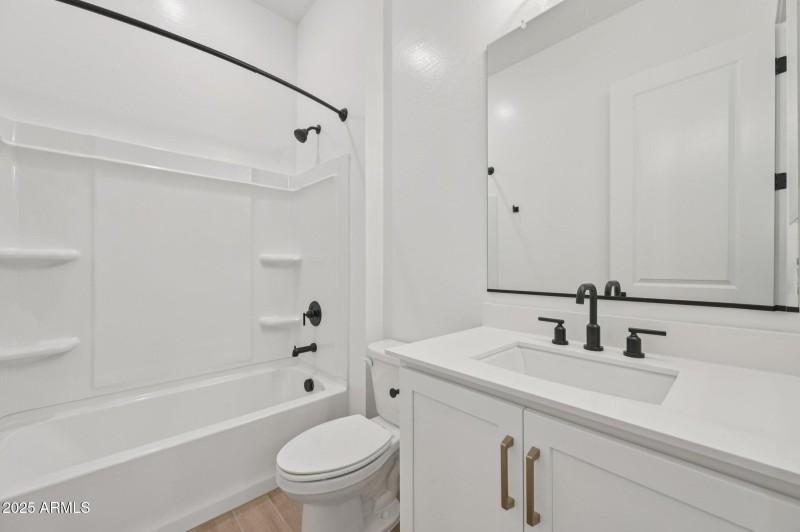 37-web-or-mls-E Stirrup St-S1212-037