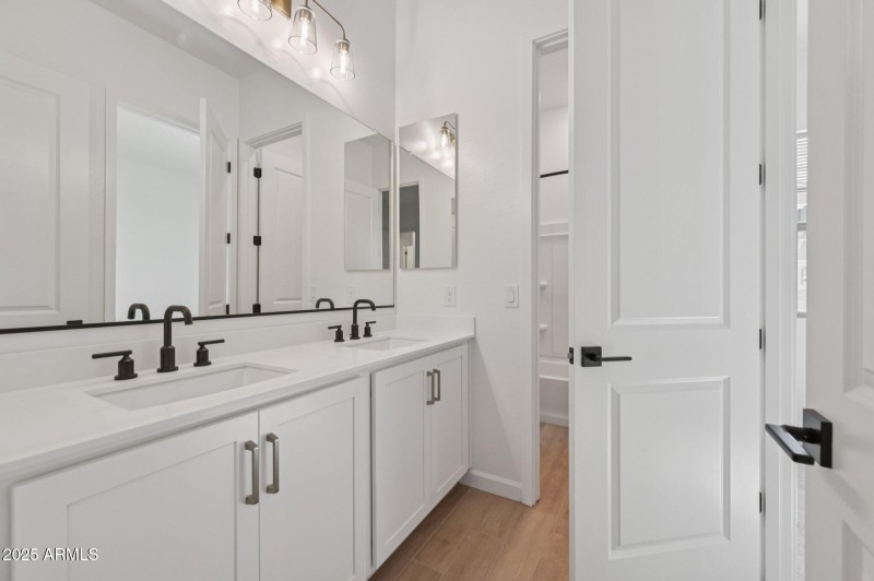 42-web-or-mls-E Stirrup St-S1212-042