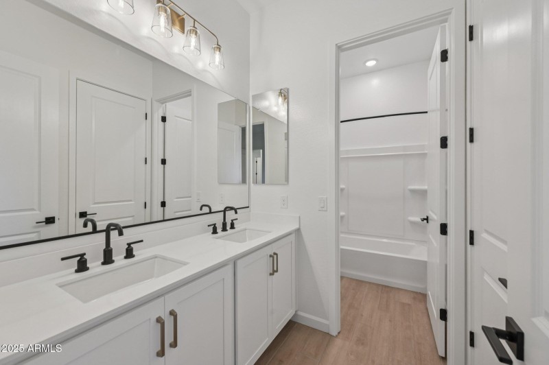 43-web-or-mls-E Stirrup St-S1212-043