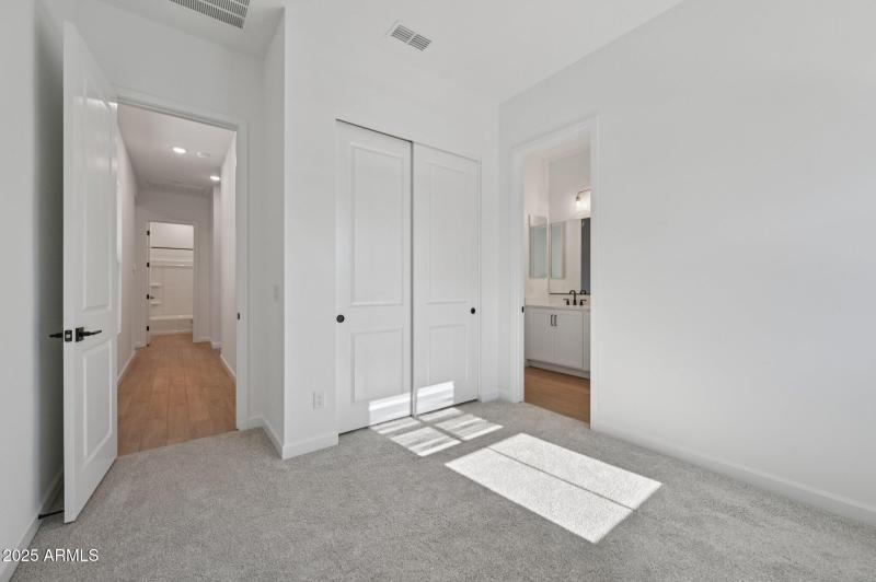 46-web-or-mls-E Stirrup St-S1212-046