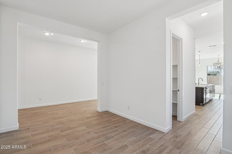 8-web-or-mls-E Saddle Way-S1212-008