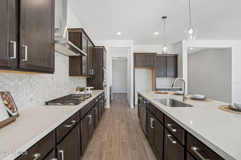 15-web-or-mls-E Saddle Way-S1212-015