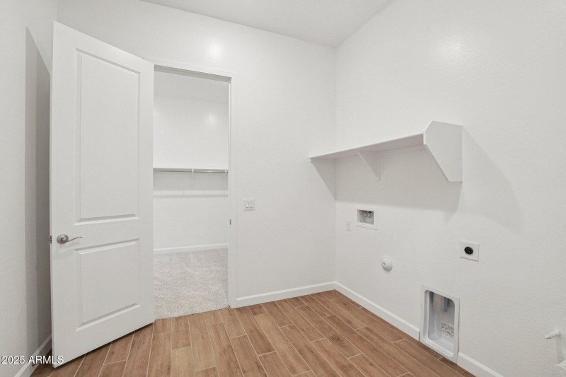 24-web-or-mls-E Saddle Way-S1212-024