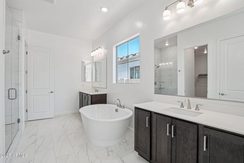 28-web-or-mls-E Saddle Way-S1212-028