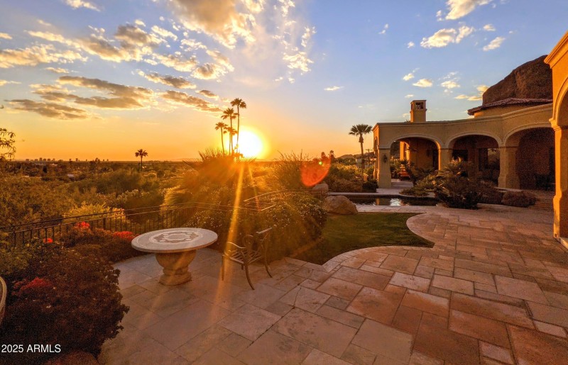 Camelback Mtn • 1-Level Home