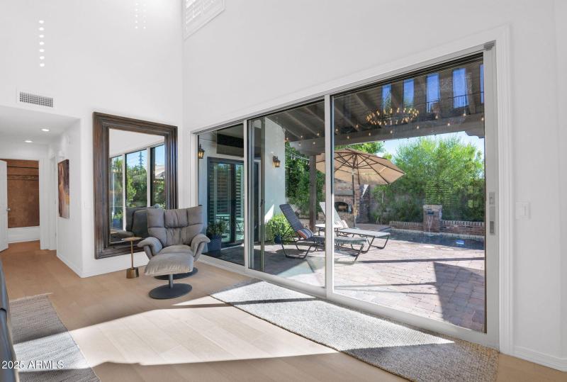 HUGE window to patio/pool area