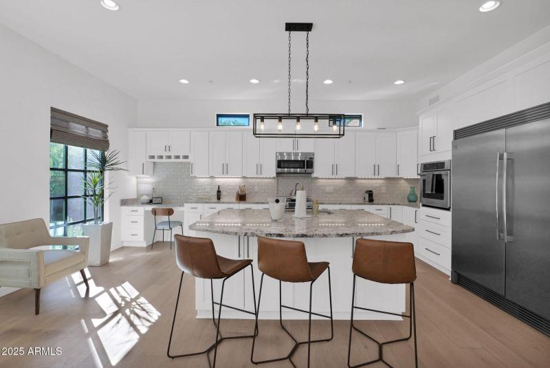 Gourmet Kitchen great for entertaining!