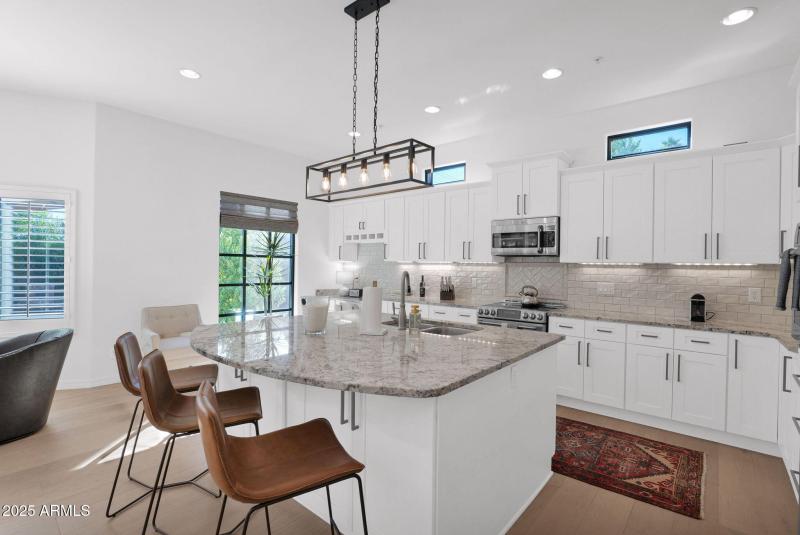Fabulous bright and open kitchen