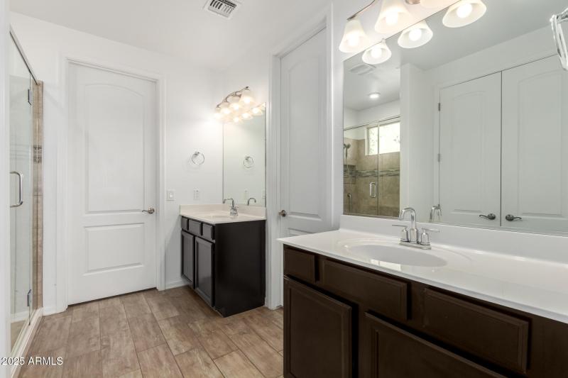 Master Bathroom 2 Vanities