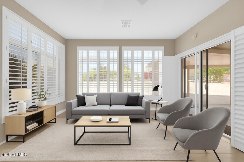 BIG BONUS ROOM OFF THE KITCHEN