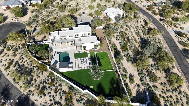 STUNNING FAMILY COMPOUND