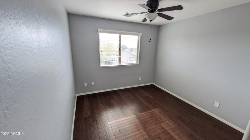 PXL_20251214_182716609