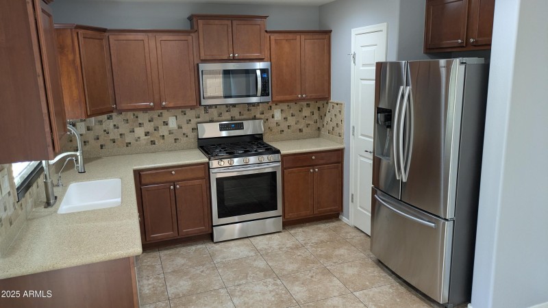 PXL_20251214_183525701