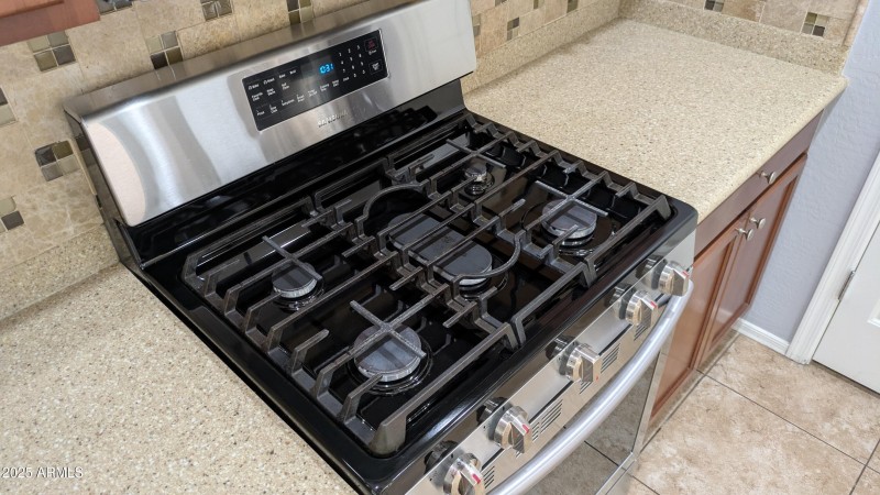 PXL_20251214_183714656