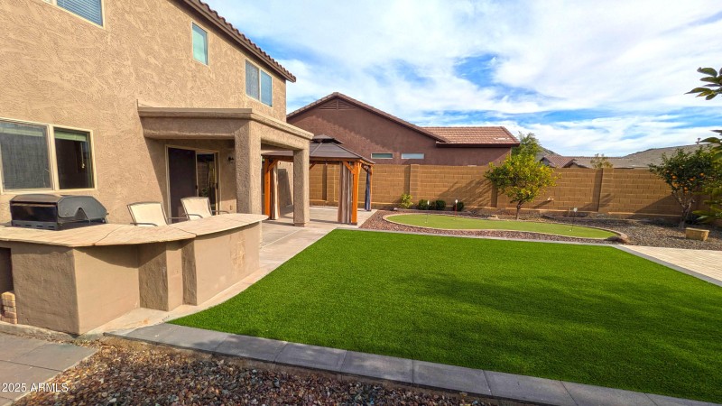 PXL_20251214_184809916