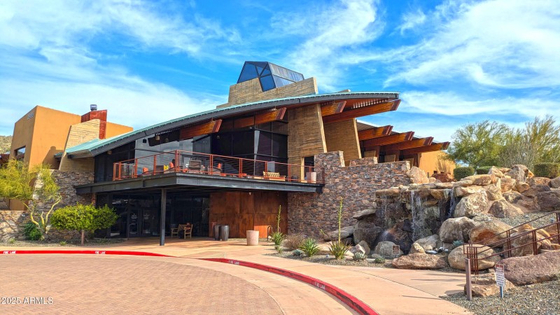 PXL_20251214_191644158