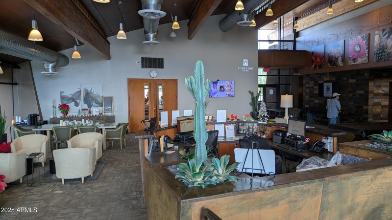 PXL_20251214_192952460