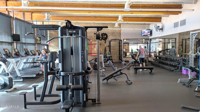 PXL_20251214_193106563