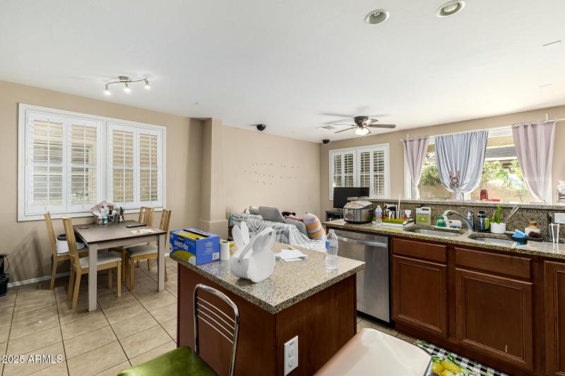 5562421c844752d1e243dbb5cf5e1d1e