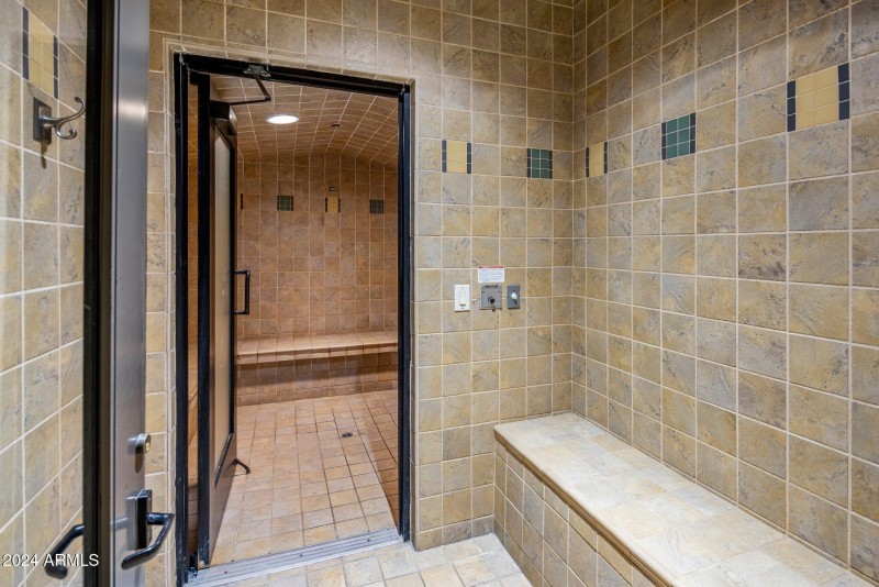 Community Steam room:Sauna