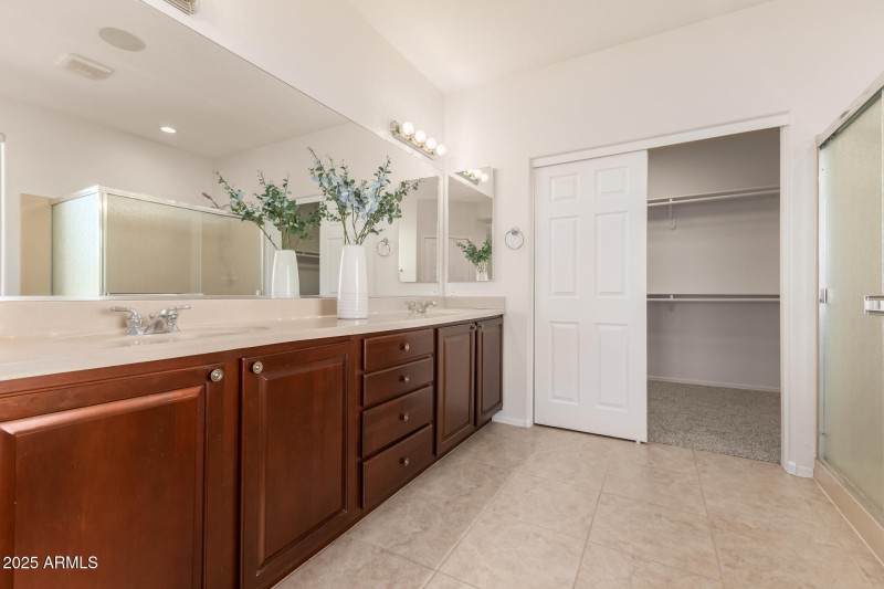 27 Upstairs Primary Bath