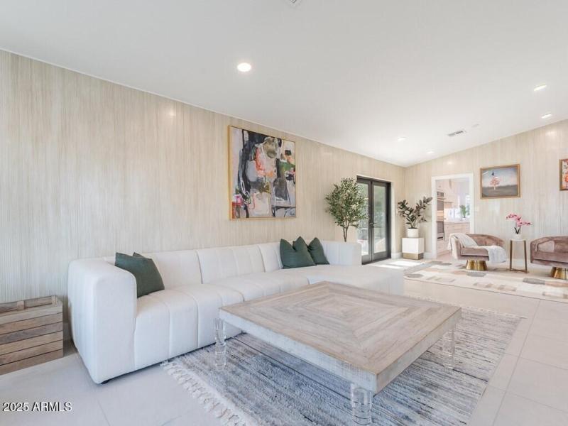 007_Living Room Area