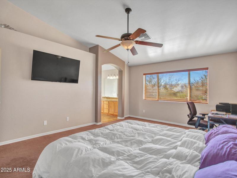 12-Primary-bedroom-(2)