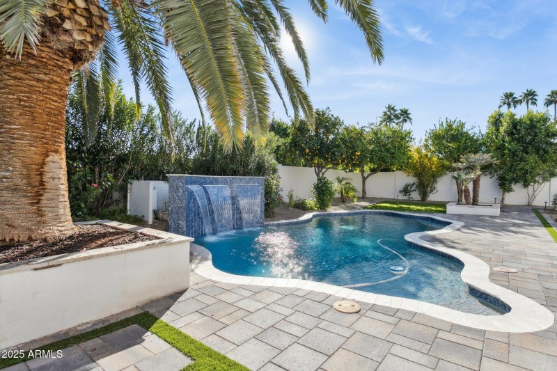 5-web-or-mls-8713-n-80th-pl