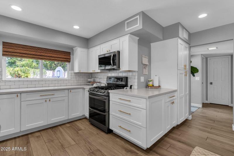 19-web-or-mls-13250-n-91st-st