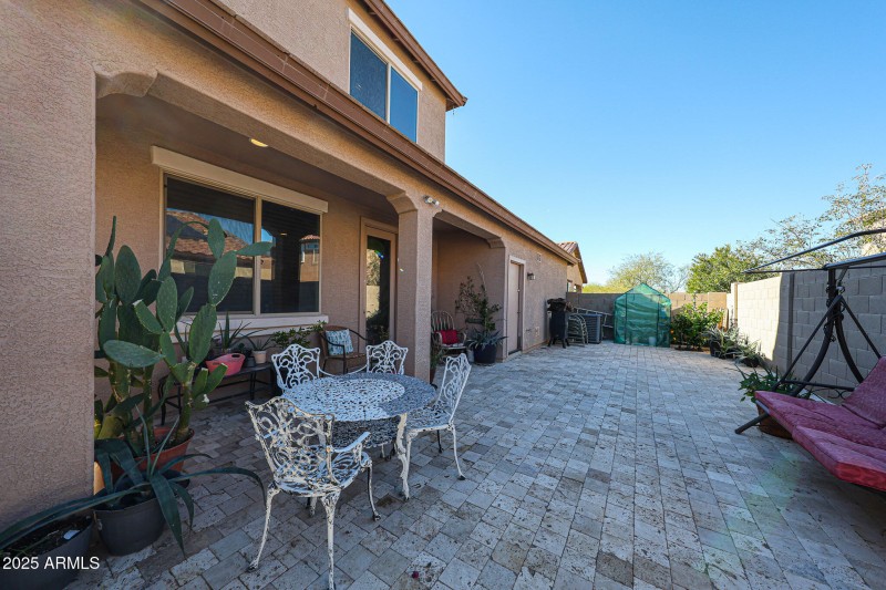 Tumbled Stone Pavered Patio
