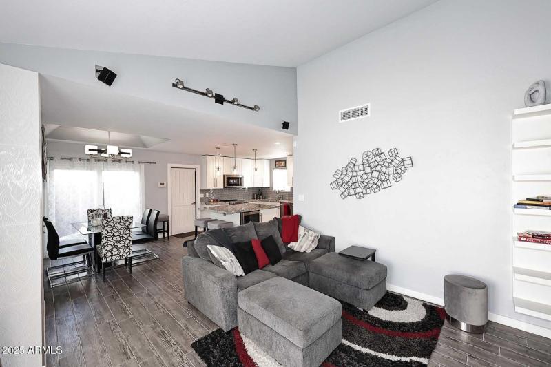 Great Room-Kitchen (3)