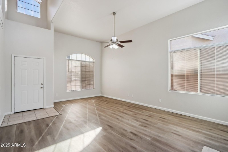 7-web-or-mls-E Oakland St-S1512-007