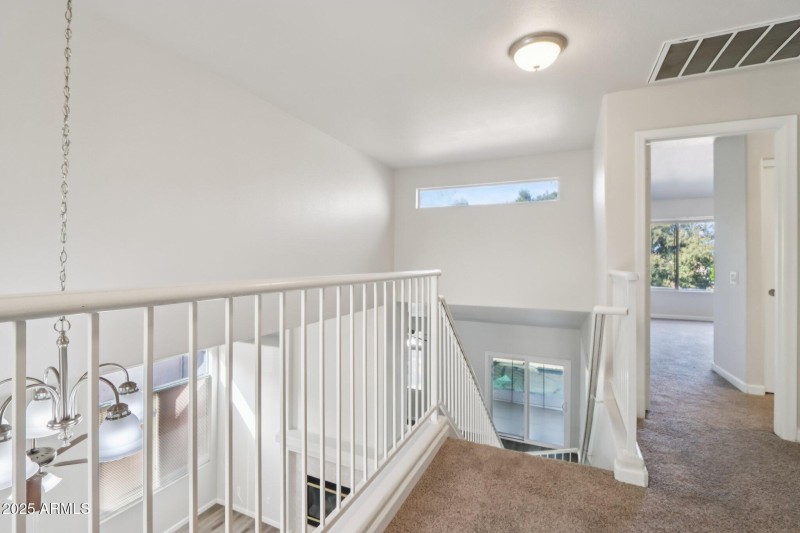 24-web-or-mls-E Oakland St-S1512-024