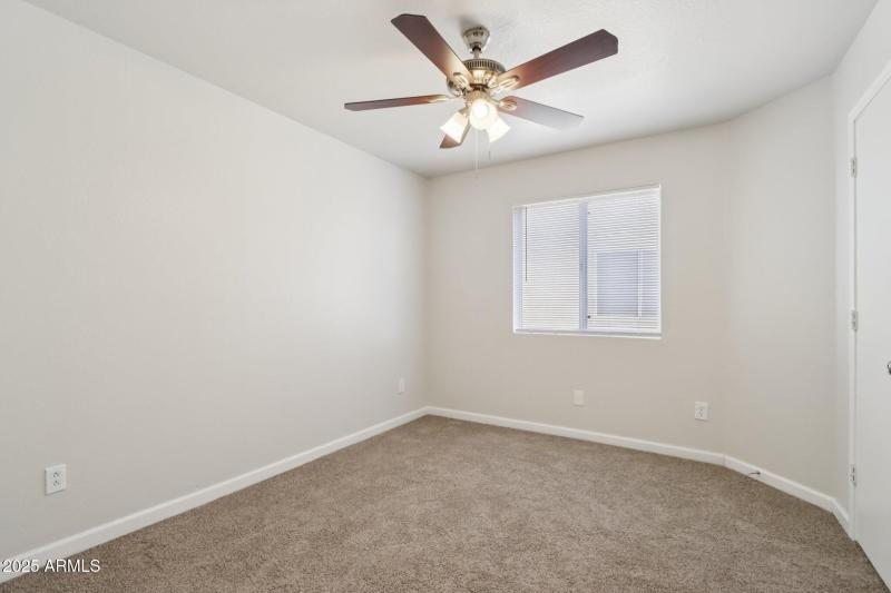 30-web-or-mls-E Oakland St-S1512-030