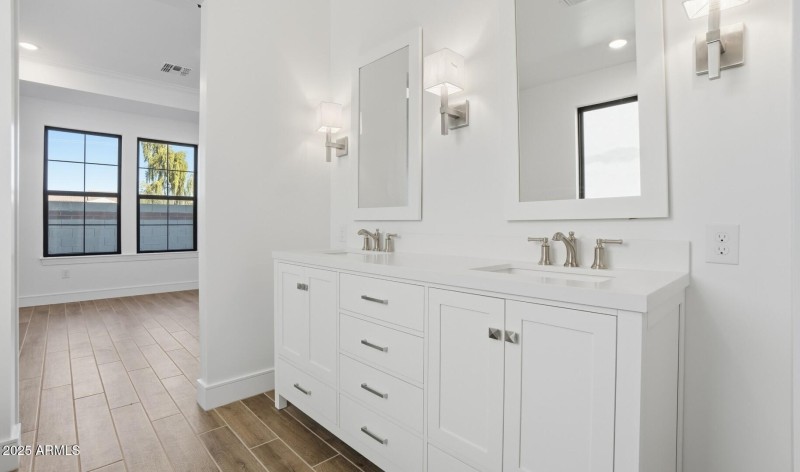 Viviendo Lot #7 Primary Bath (4) (Large)