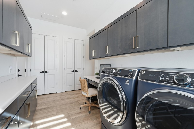 Laundry/office space