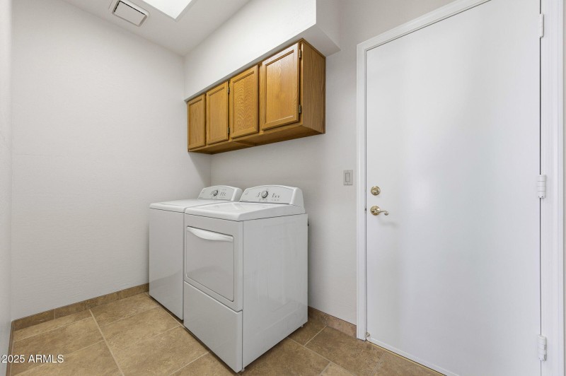 18-web-or-mls-3242 E Briarwood Terrace-1