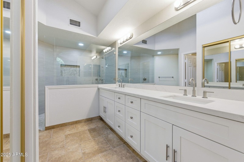 30-web-or-mls-3242 E Briarwood Terrace-3