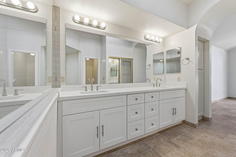 32-web-or-mls-3242 E Briarwood Terrace-3