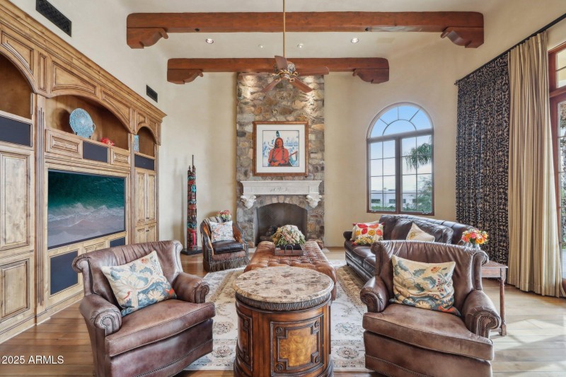 Camelback Mtn • 1-Level Home