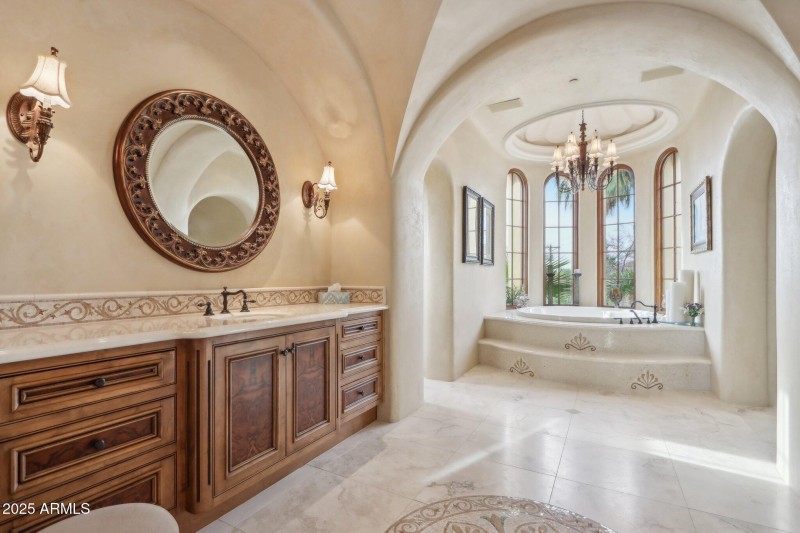 Camelback Mtn • 1-Level Home