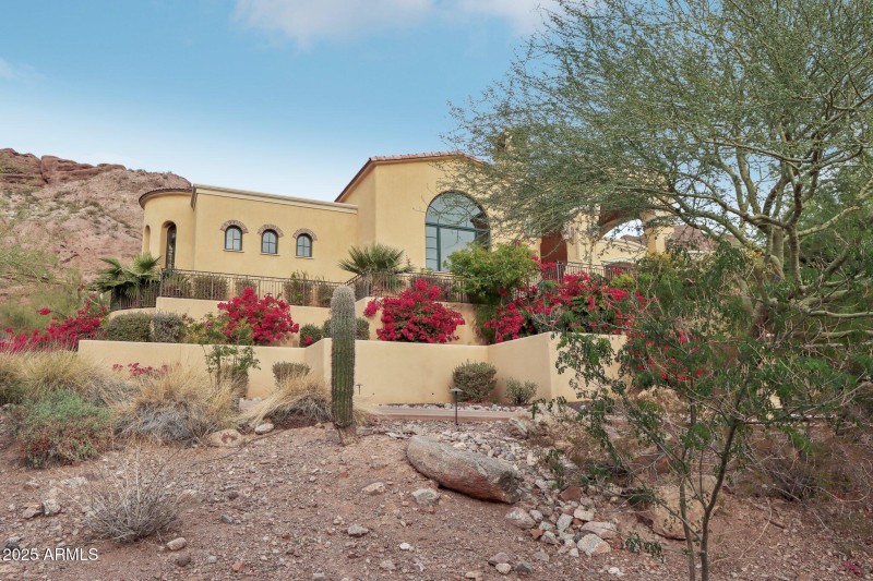 Camelback Mtn • 1-Level Home