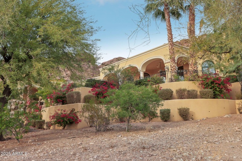 Camelback Mtn • 1-Level Home