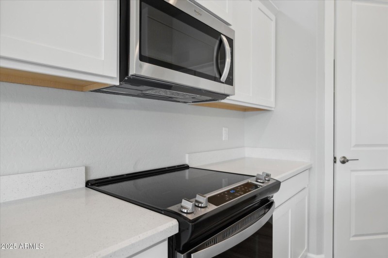 1,658 Kitchen 10 - 192