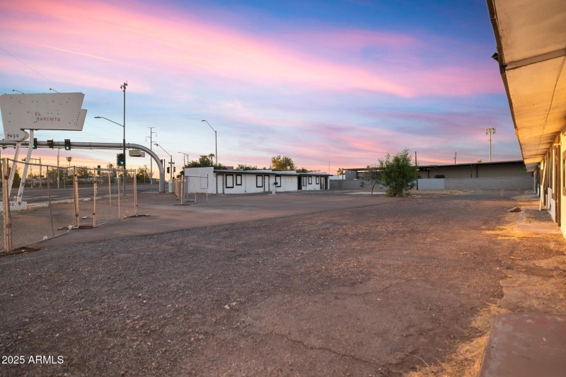 1-web-or-mls-QPT Photo - MAP_9069