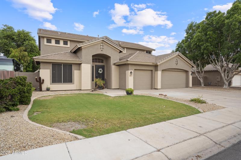 Front Lawn & Entryway