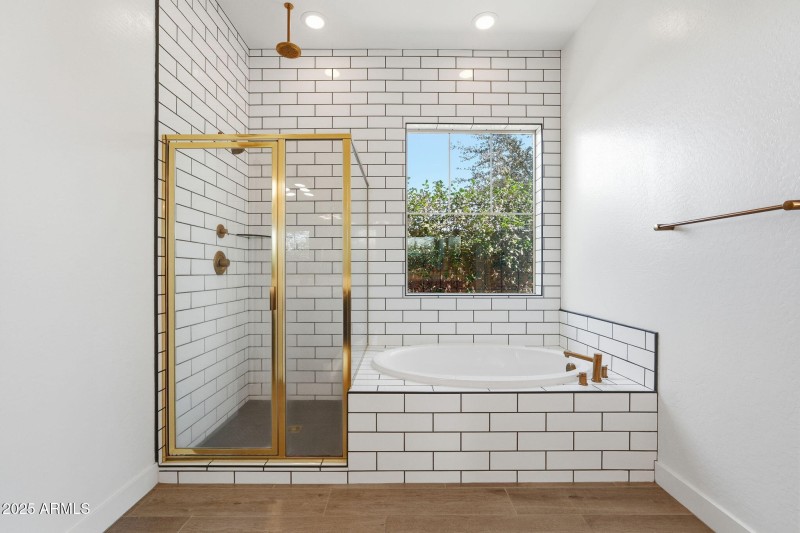 Separate Tub & Walk In Shower