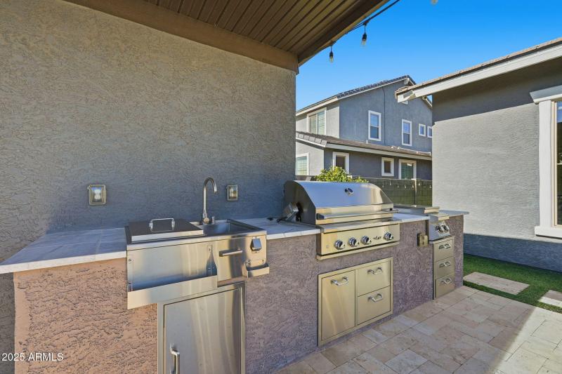 Built In Kitchen/BBQ
