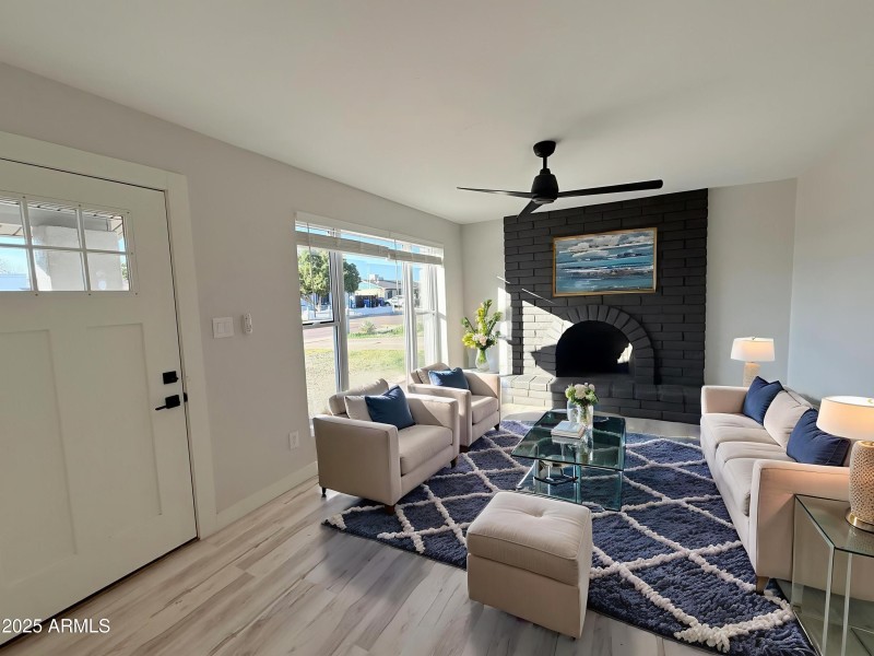 IMG_3170 - Living Room - Modern - 5