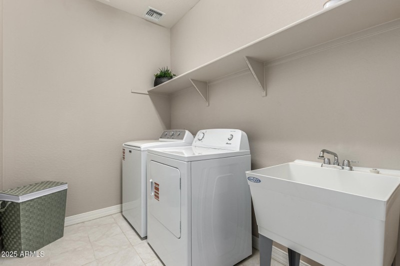 Laundry room w/sink - wshr & dryer stay!